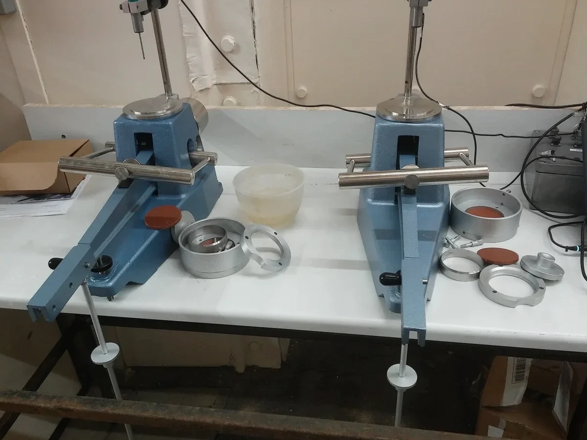 Ensaios de Limites de Atterberg em Jundiaí: Plasticidade e Liquidez do Solo